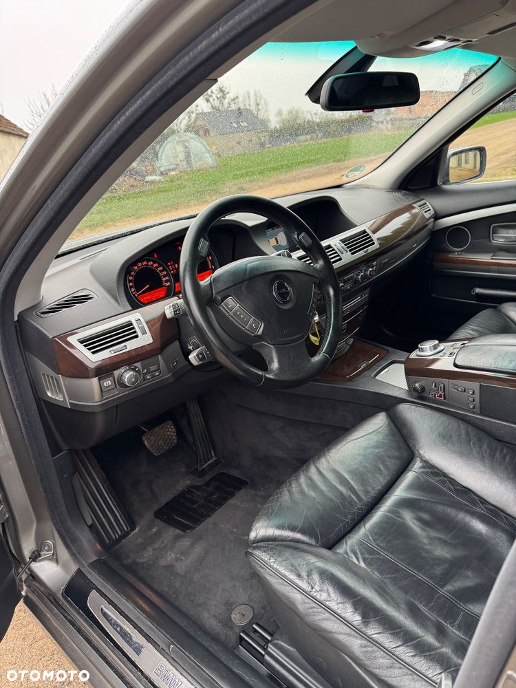 BMW Seria 7 750i L - 17