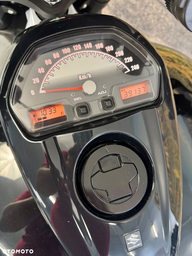 Suzuki Intruder - 9