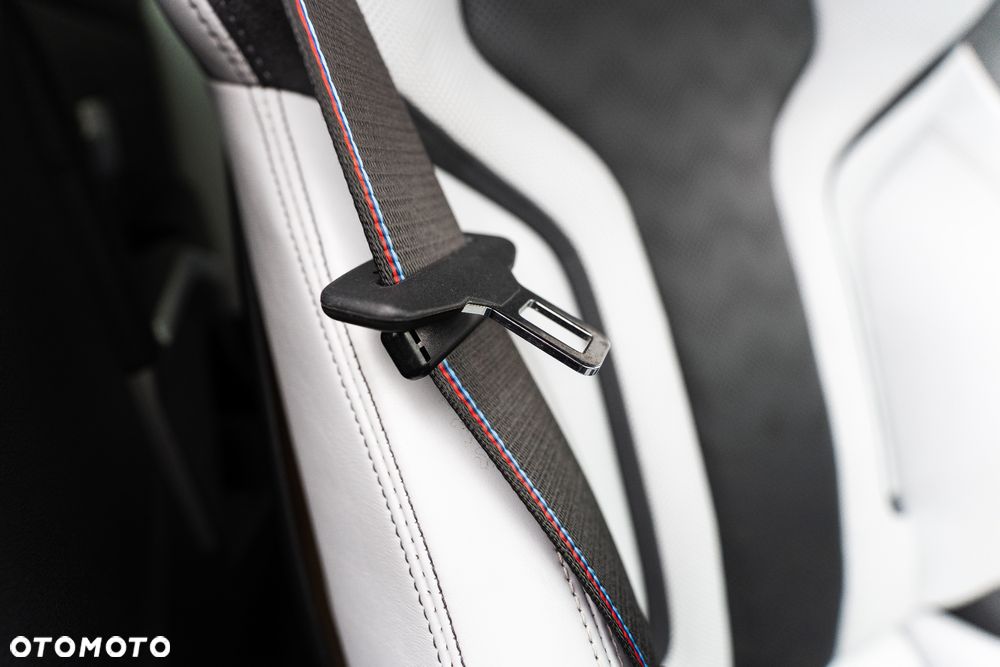 BMW M3 Competition M xDrive - 23