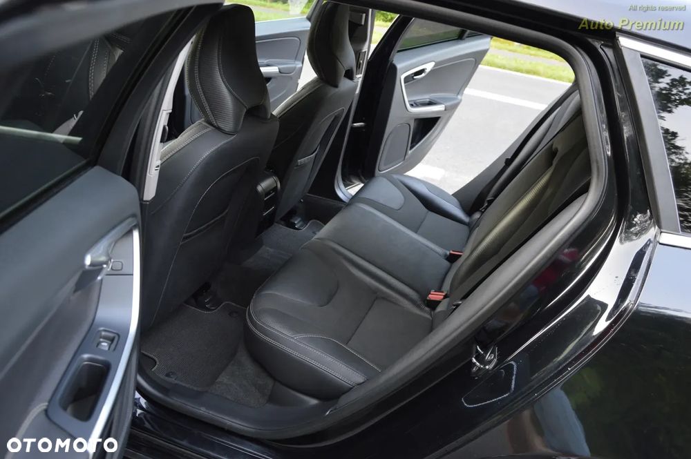 Volvo V60 D3 R-Design - 14