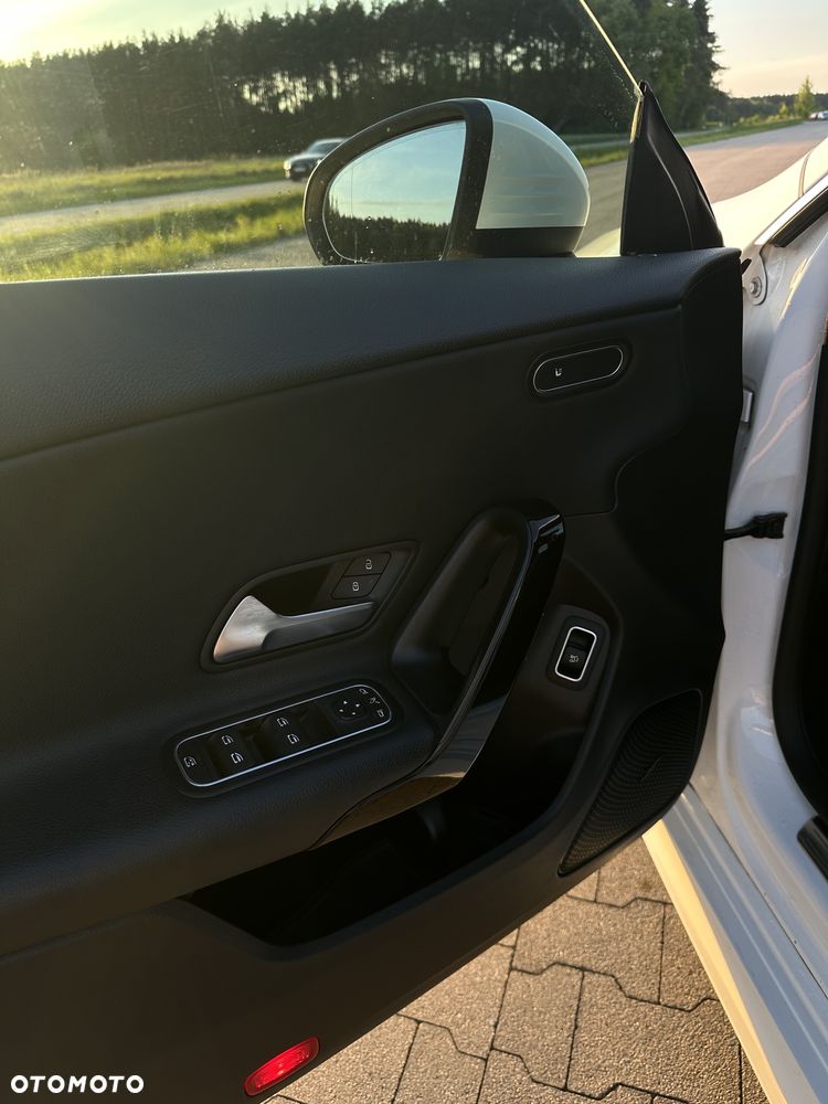 Mercedes-Benz CLA 180 7G-DCT AMG Line - 12