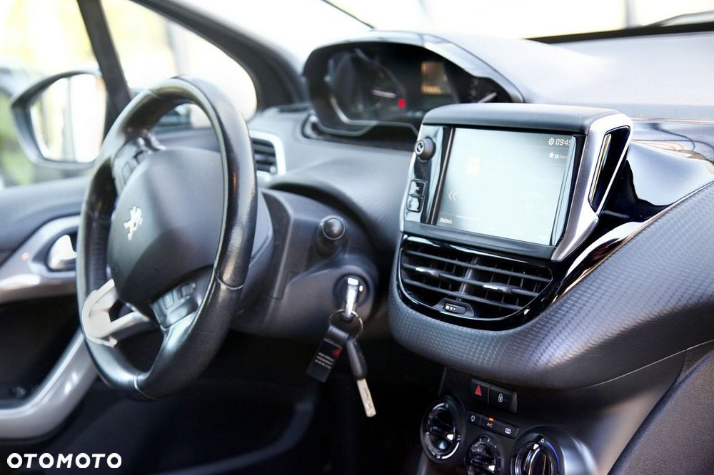 Peugeot 2008 1.2 Pure Tech Style S&S - 12