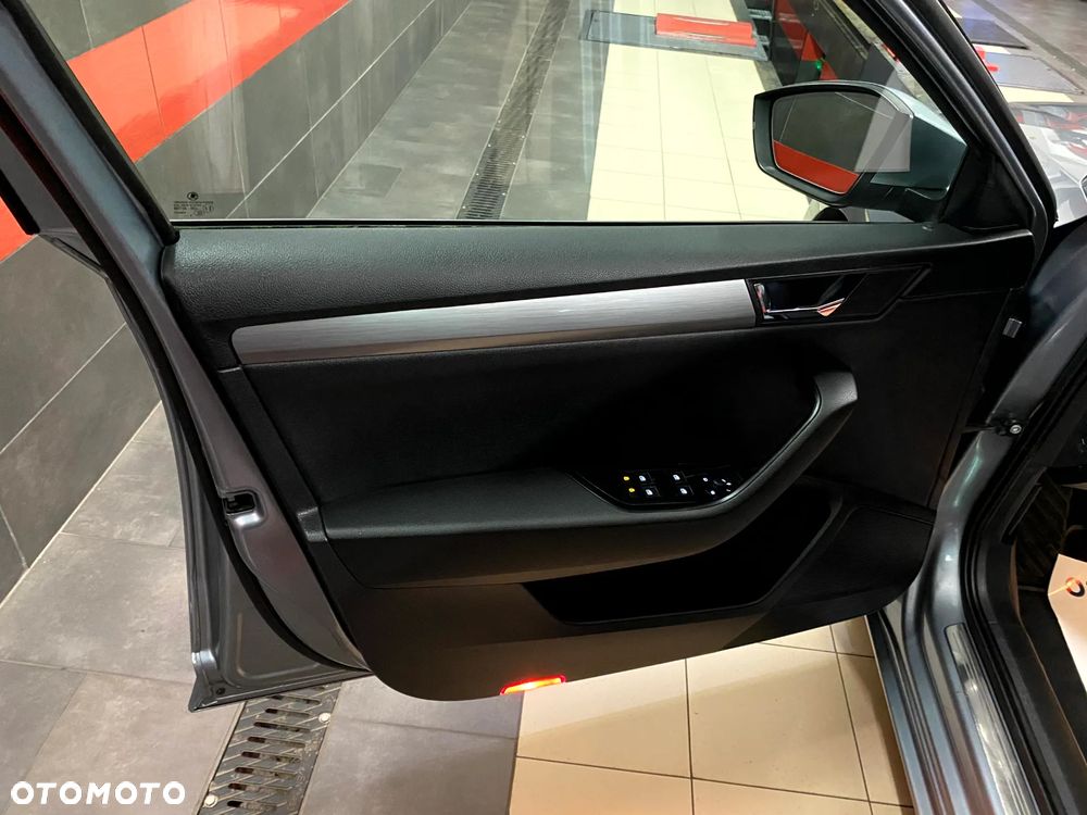 Skoda Superb 2.0 TDI DSG Premium Edition - 16