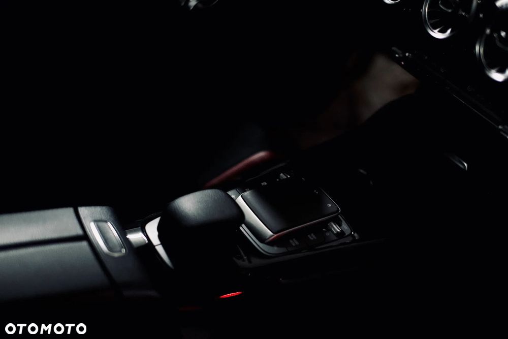 Mercedes-Benz CLA - 10