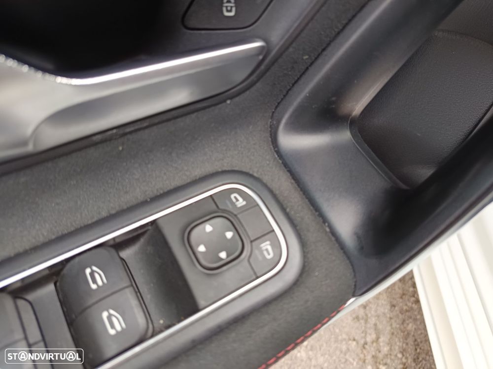 Mercedes-Benz A 200 AMG Line - 40