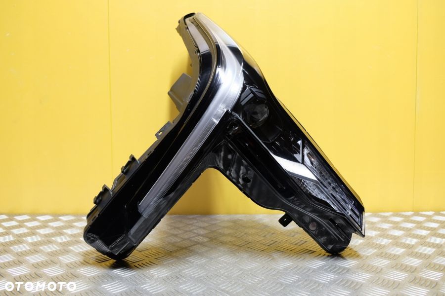 CADILLAC CT4 2021- REFLEKTOR LAMPA LED PRAWA USA - 1
