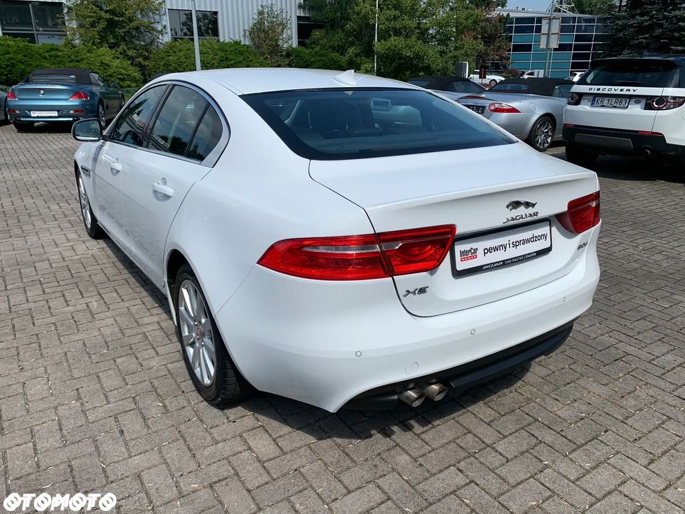 Jaguar XE 2.0 D Prestige - 6
