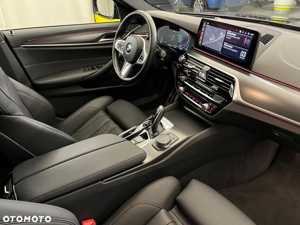 BMW Seria 5 530d xDrive mHEV M Sport sport - 38