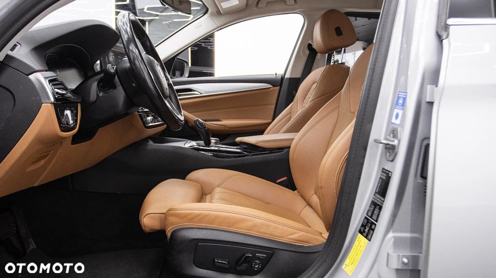 BMW Seria 5 520d xDrive - 18