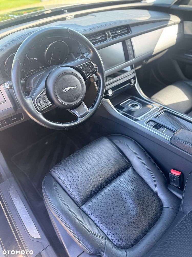 Jaguar XF 3.0 TDV6 Portfolio - 10