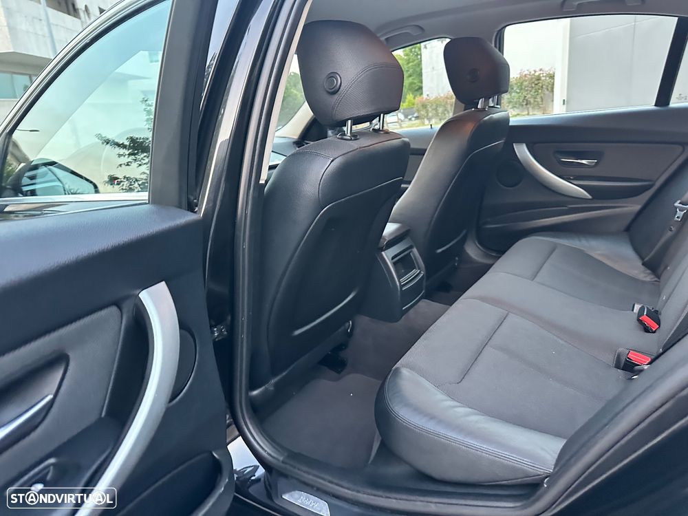 BMW 320 d Auto Line Modern - 31