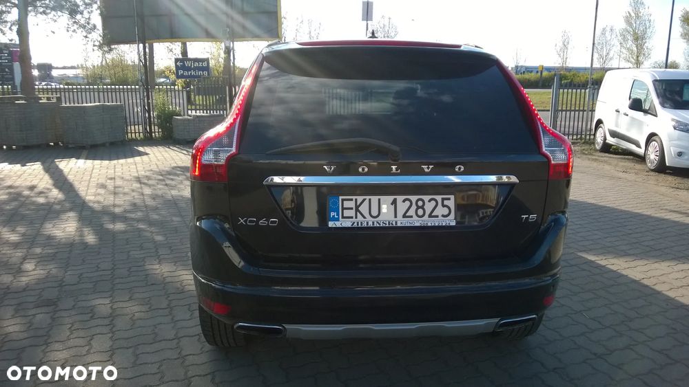 Volvo XC 60 T5 AWD Geartronic Momentum - 4