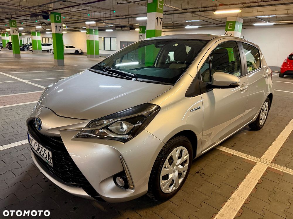Toyota Yaris Hybrid 100 Premium - 2