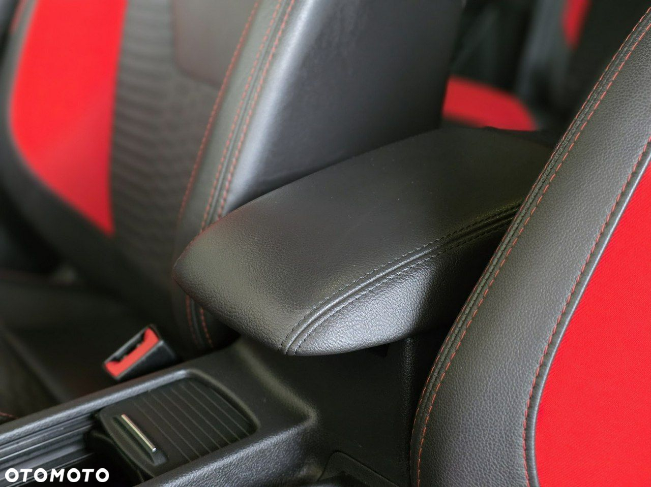 Ford Focus 2.0 EcoBoost ST - 24