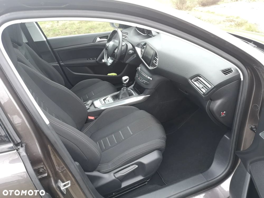 Peugeot 308 125 THP Allure - 6