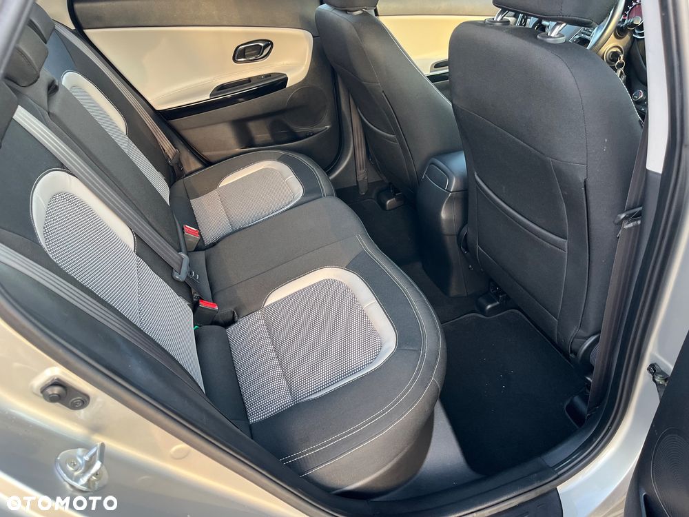 Kia Ceed 1.6 GDI ISG Spirit - 26