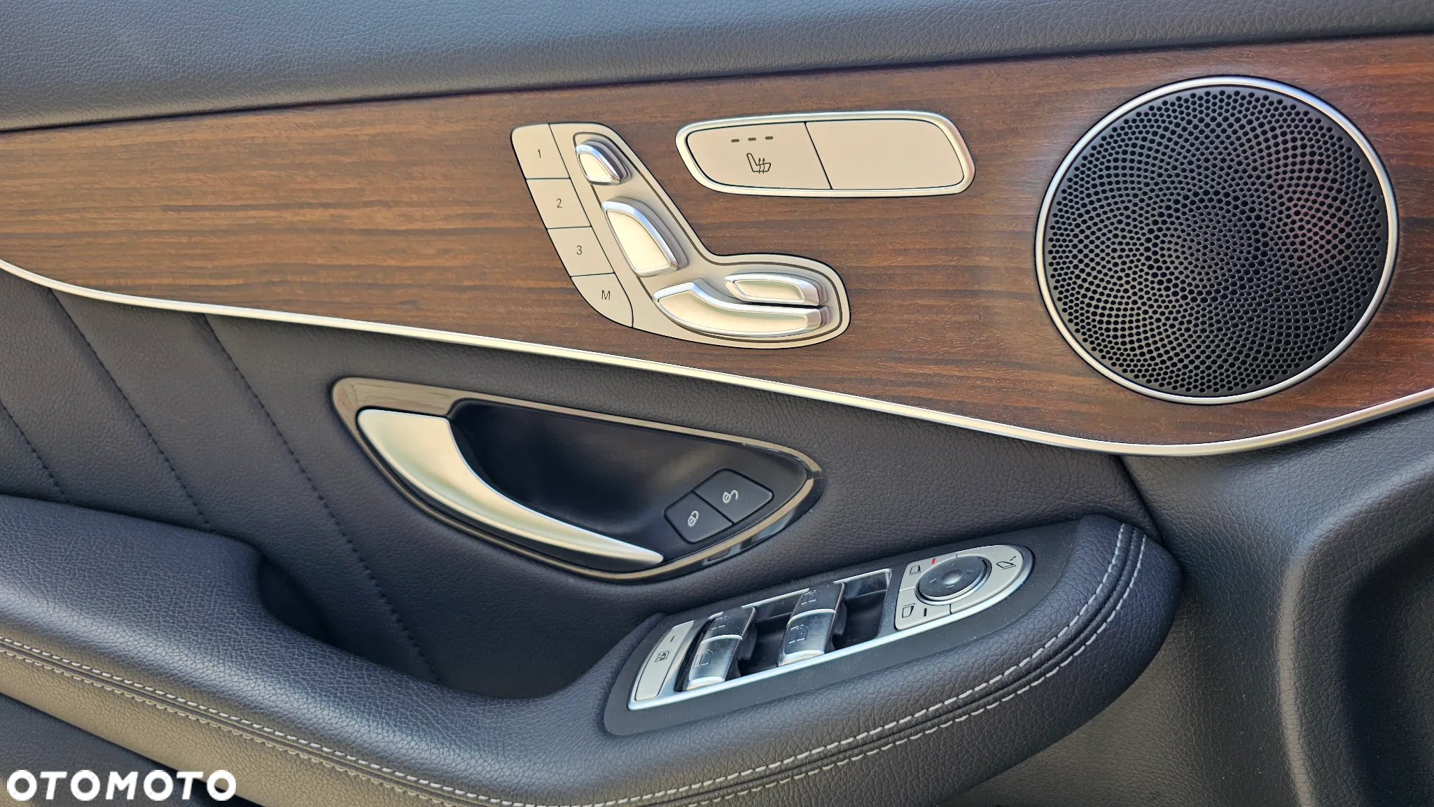 Mercedes-Benz GLC 300 4Matic 9G-TRONIC AMG Line - 25