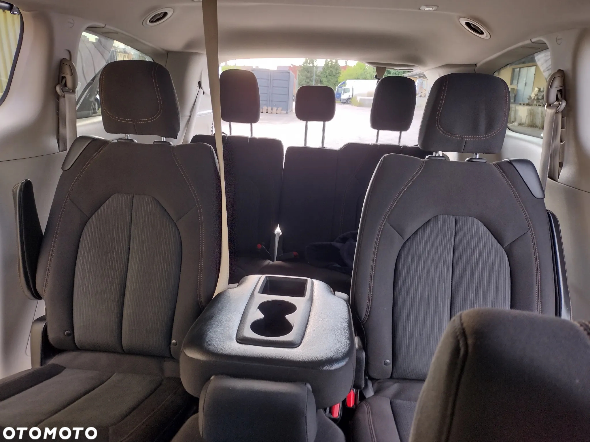 Chrysler Pacifica - 10
