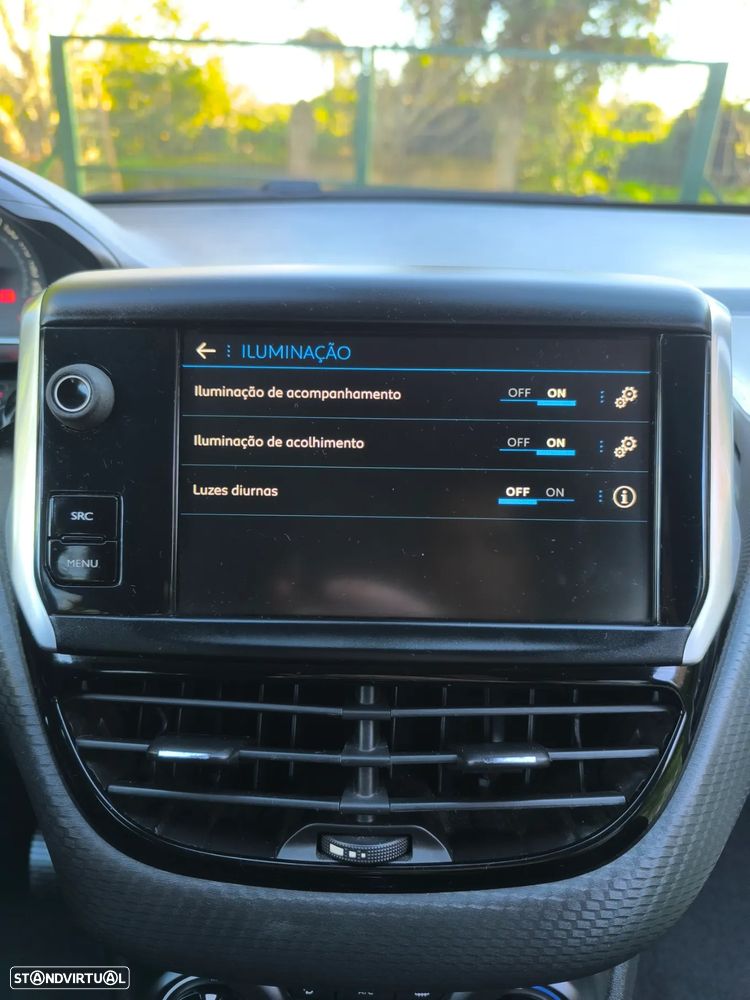 Peugeot 208 1.2 PureTech Style - 19