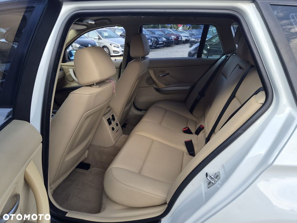 BMW Seria 3 320i - 16