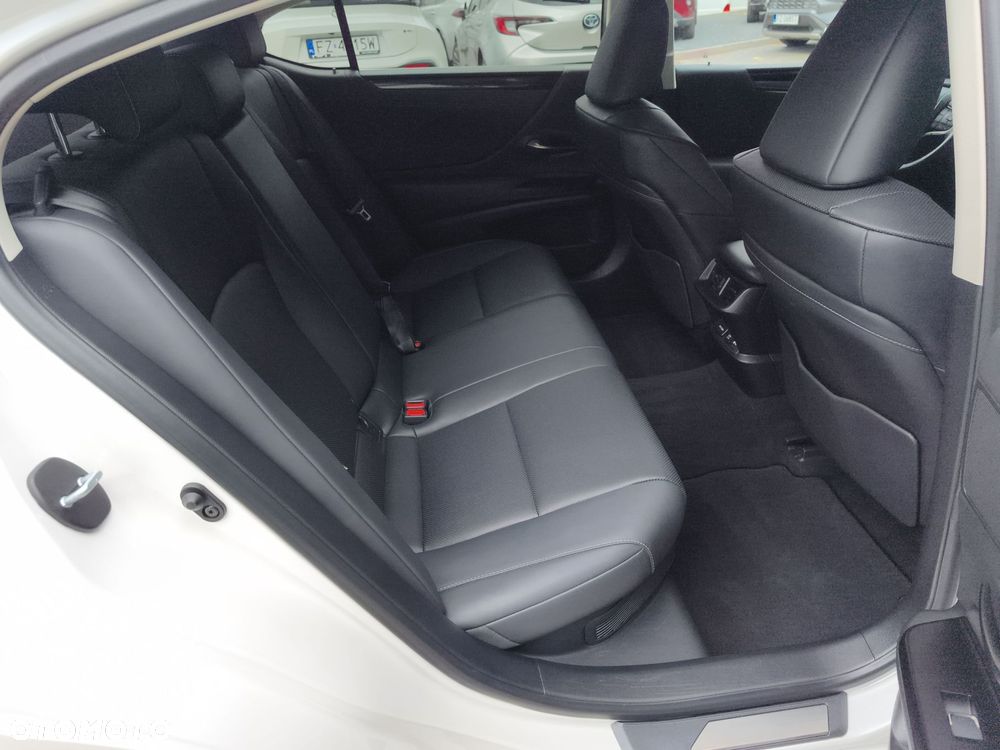 Lexus ES - 10