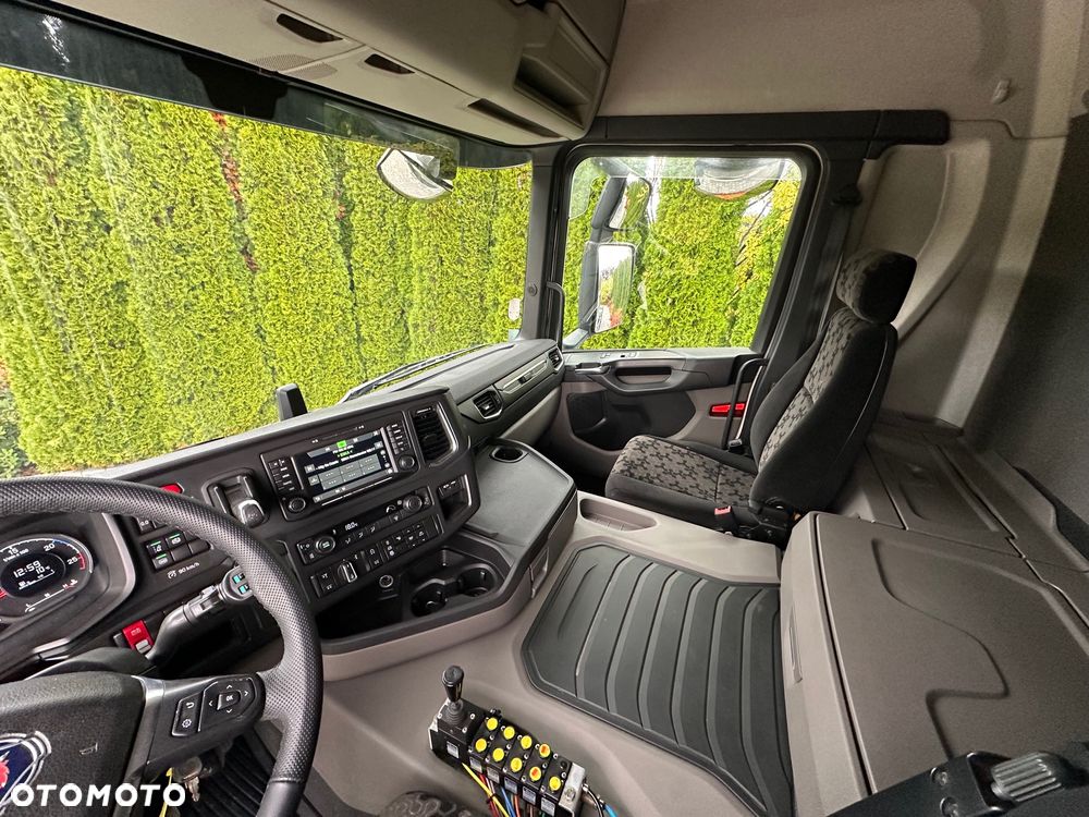 Scania / G450 / 6X2 / HAKOWIEC / HYVA 22.60.SK  / Oś-SKRĘTNA-PODNOSZONA / - 25