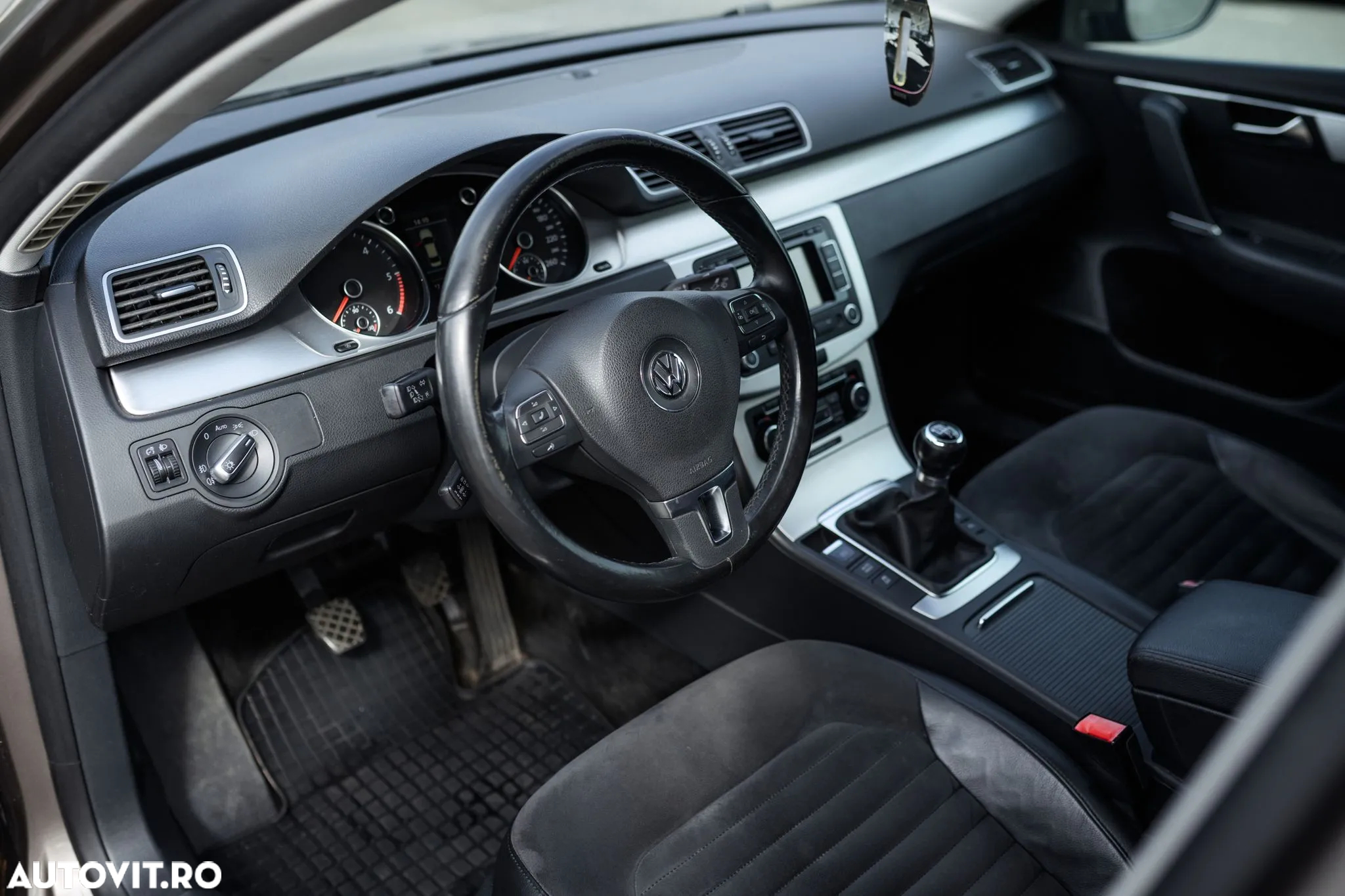 Volkswagen Passat 2.0 TDI BlueMotion Tehnology Comfortline - 9