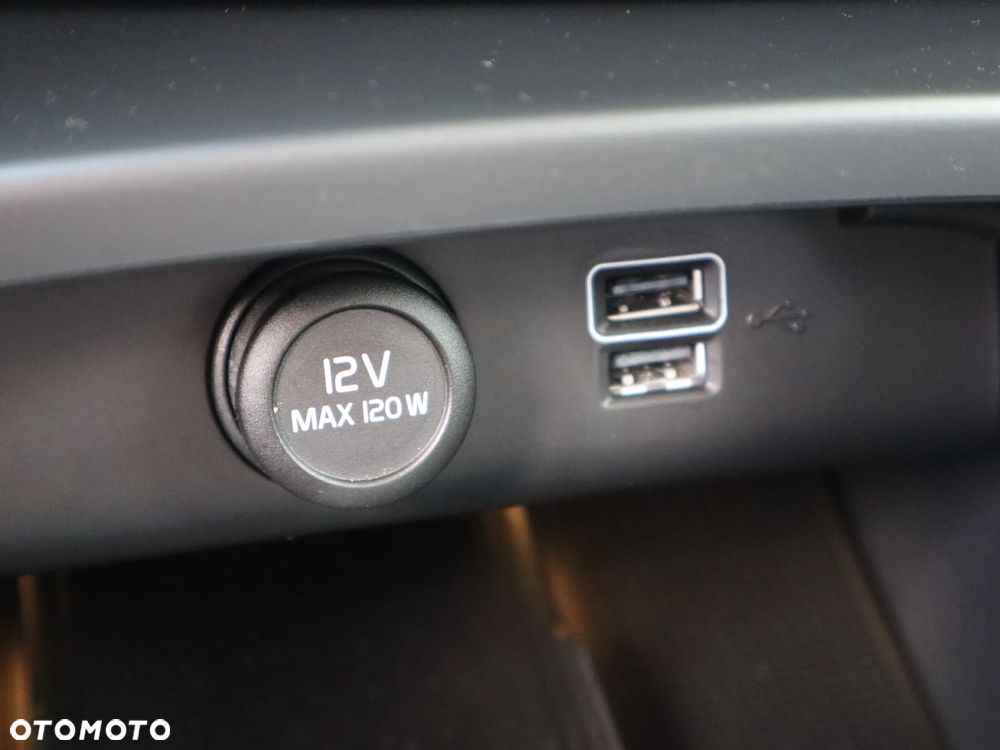 Volvo XC 40 D4 AWD R-Design - 28