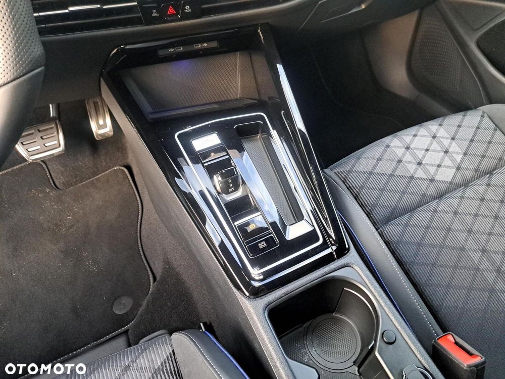 Volkswagen Golf - 24