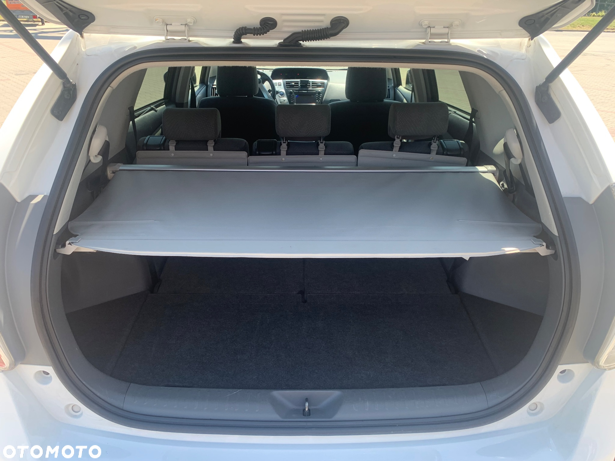 Toyota Prius+ (Hybrid) - 40