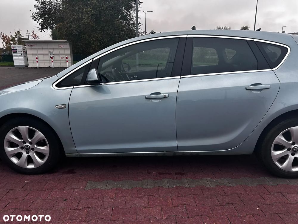 Opel Astra 2010 photo 5
