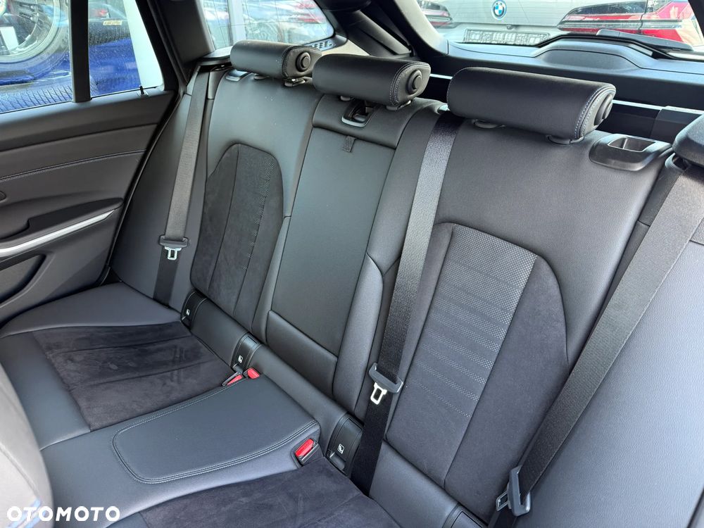 BMW Seria 3 320d xDrive M Sport sport - 27