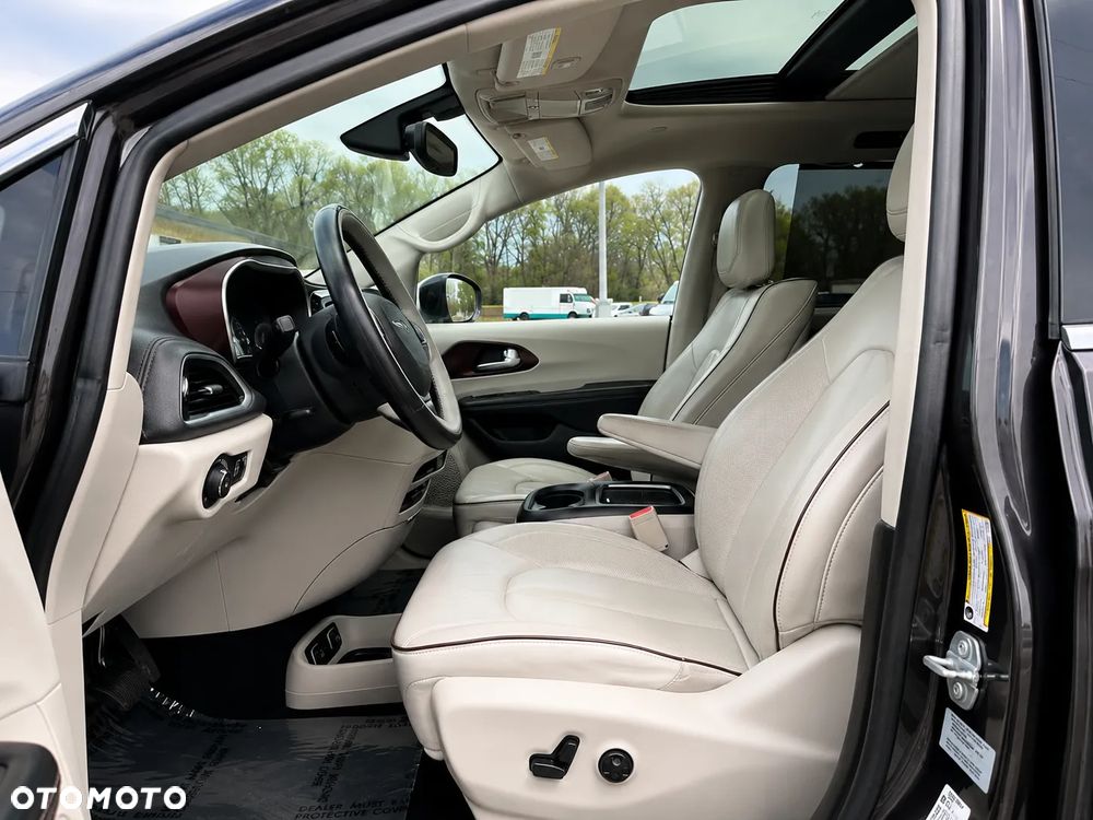 Chrysler Pacifica - 13