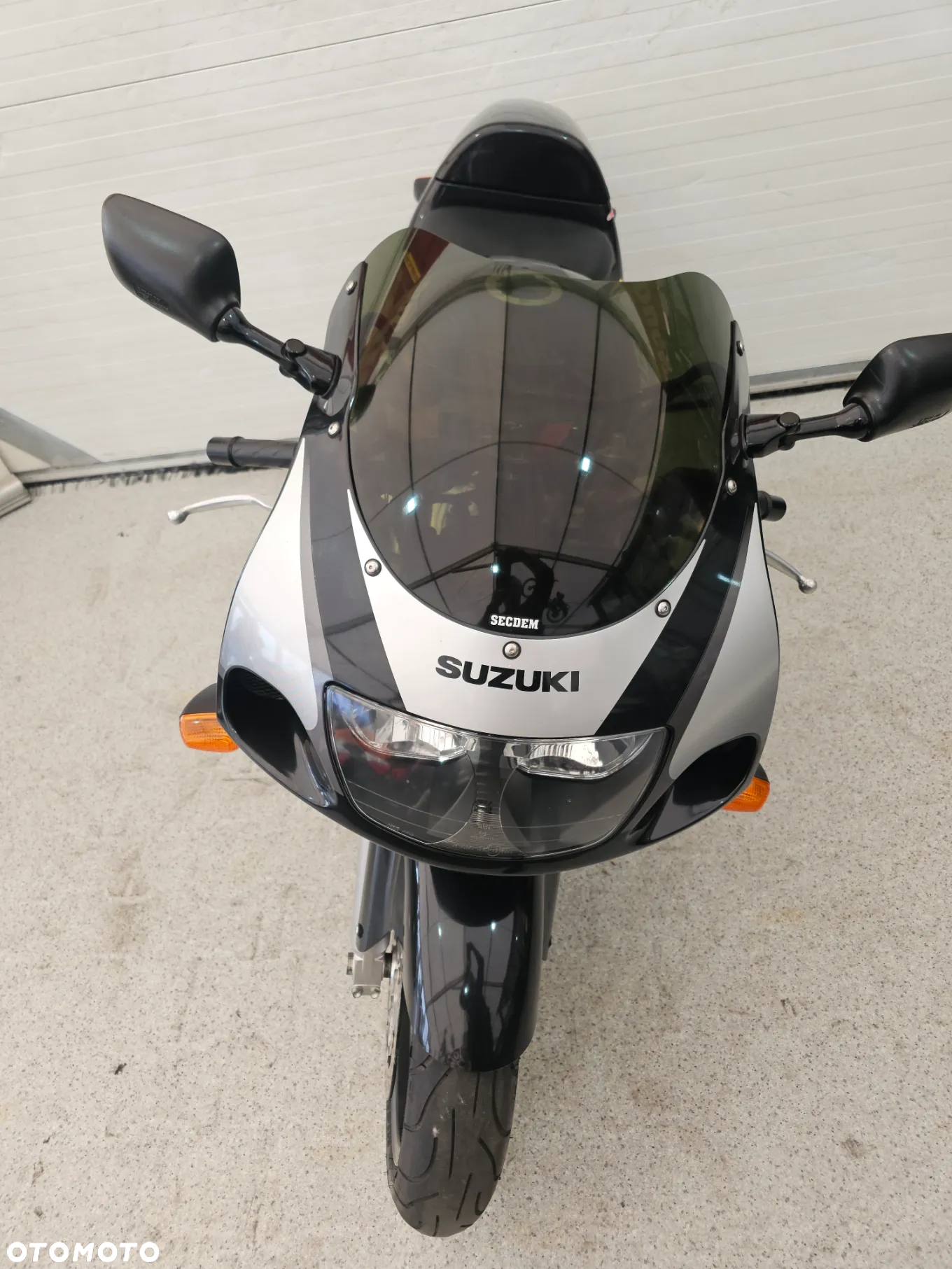 Suzuki GSX - 13