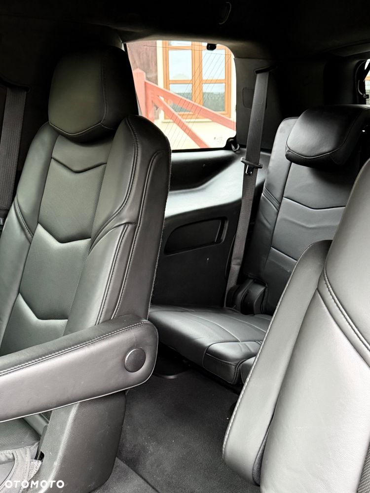Cadillac Escalade - 22