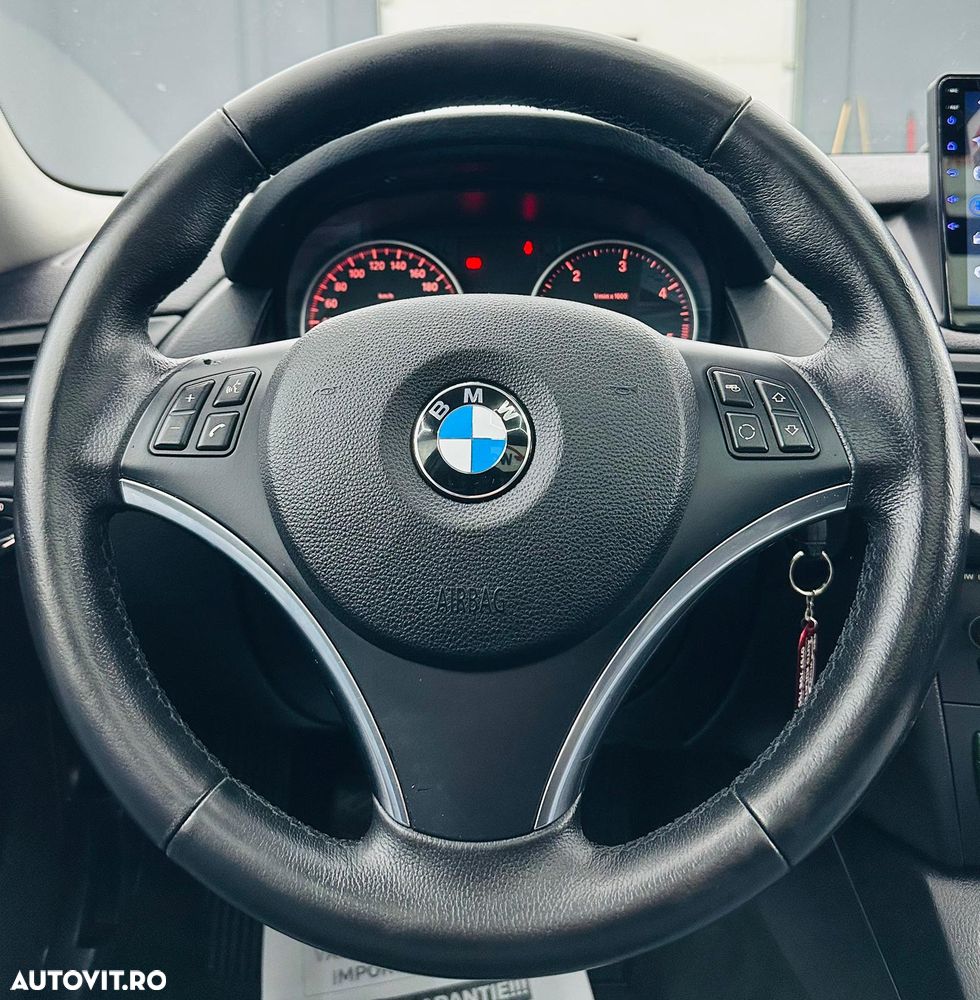 BMW X1 sDrive18d xLine - 32