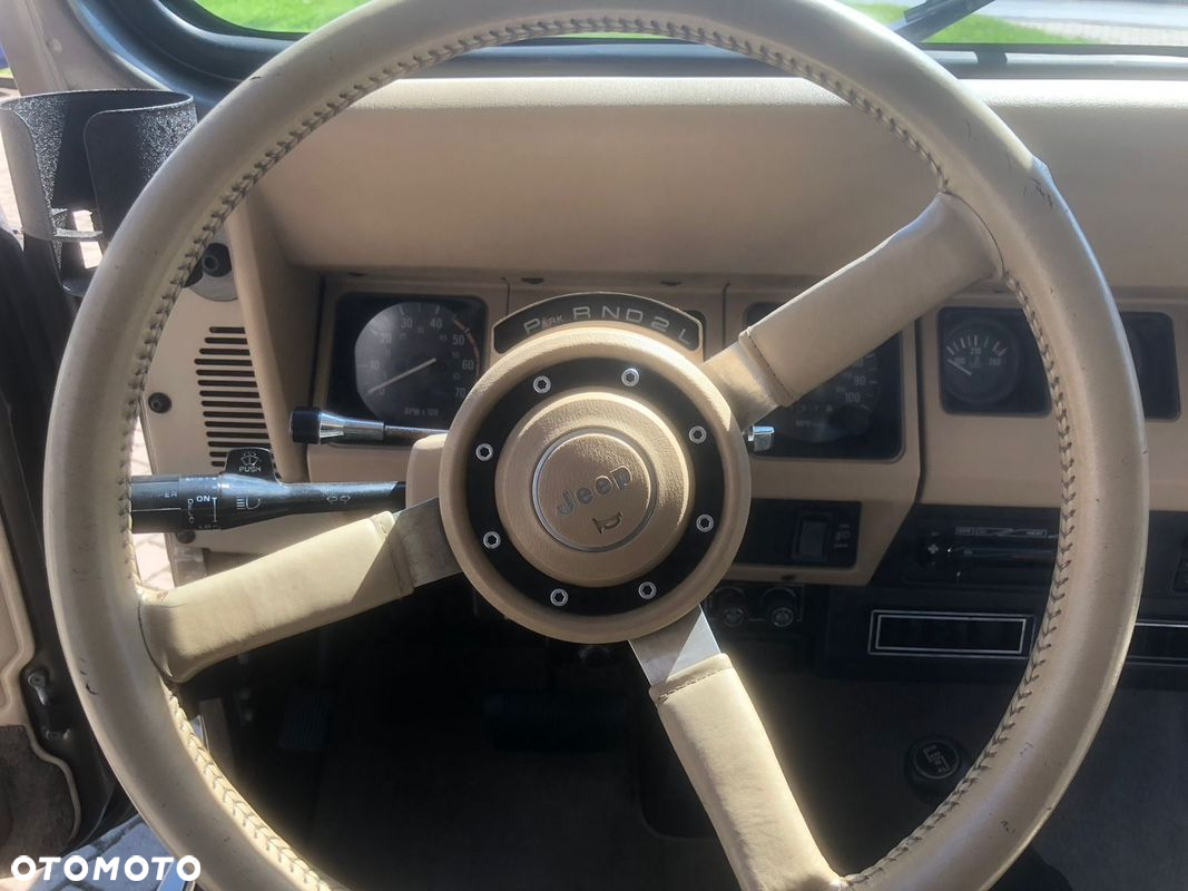 Jeep Wrangler - 12