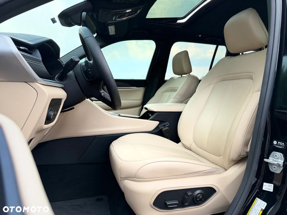 Jeep Grand Cherokee - 16