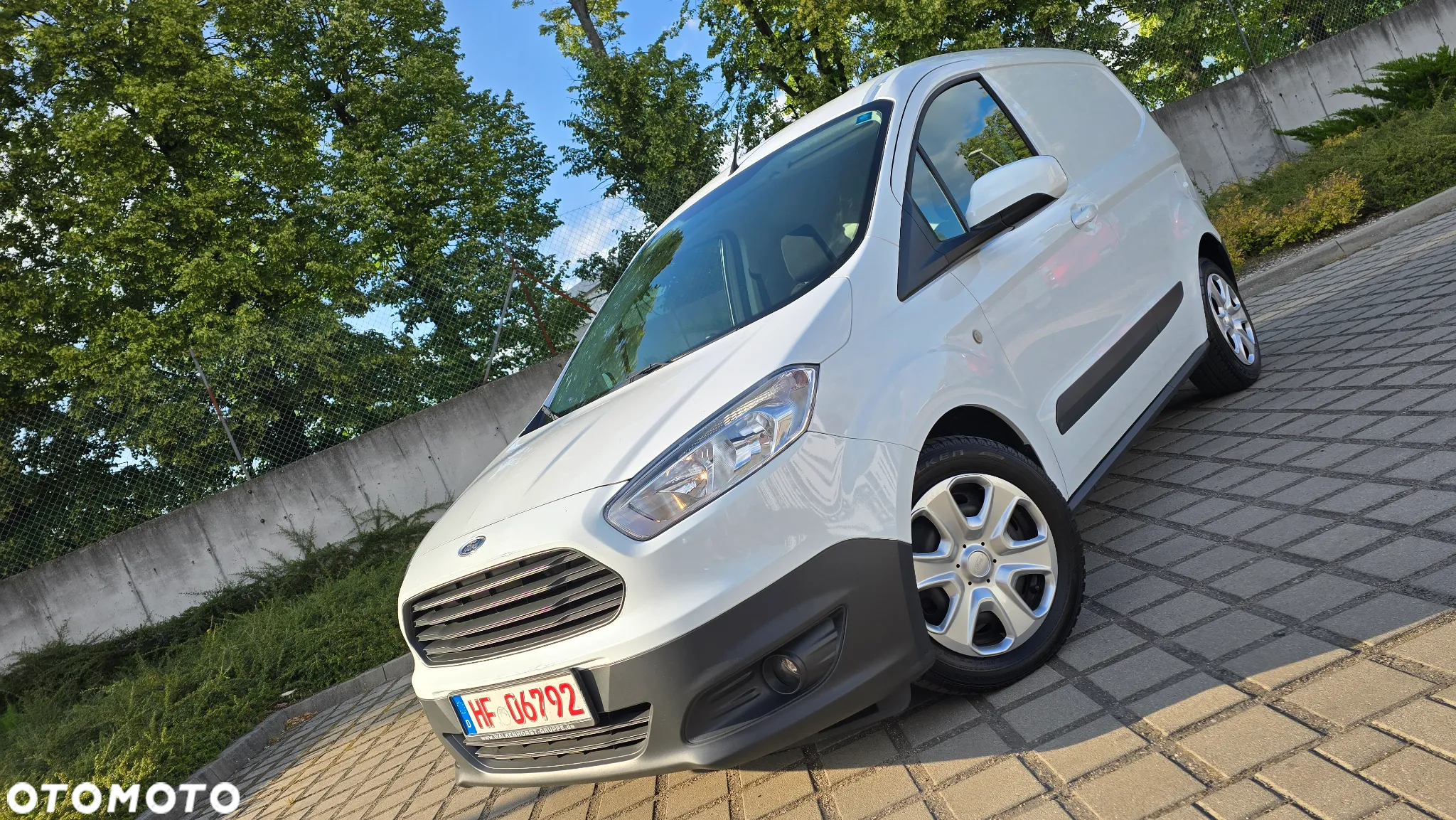 Ford Transit Courier - 37