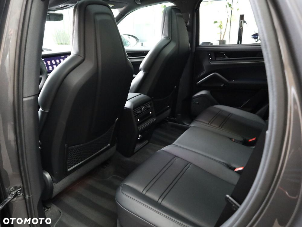 Porsche Cayenne - 25