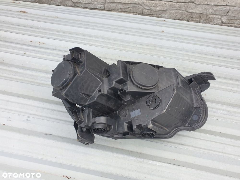 Peugeot partner rifter lampa przód - 2