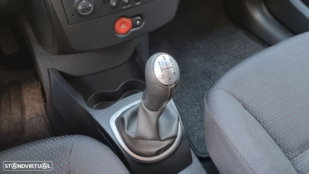 Renault Clio 1.2 16V Confort - 12