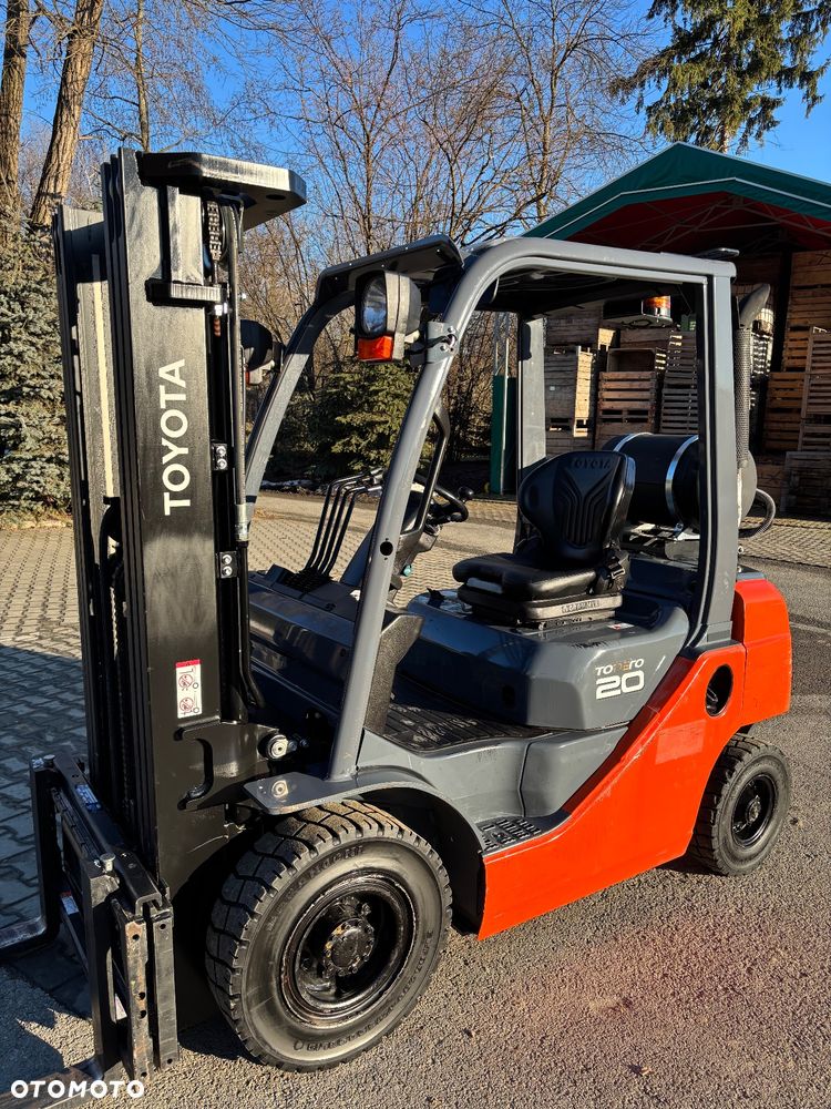 Toyota 8FGF20 GWARANCJA LPG BENZYNA triplex ORGINALNY STAN 39 750 NETTO - 4