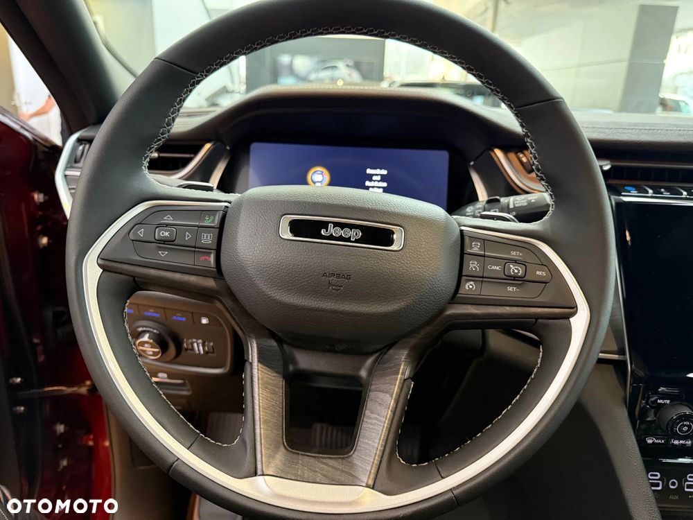 Jeep Grand Cherokee - 14
