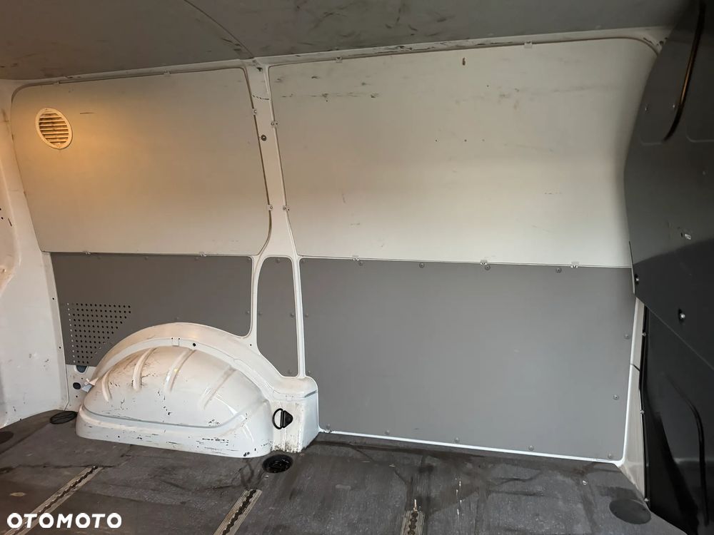 Volkswagen Transporter - 12