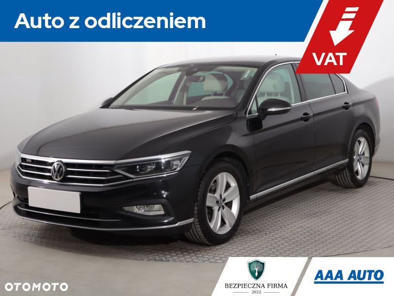 Volkswagen Passat - 1