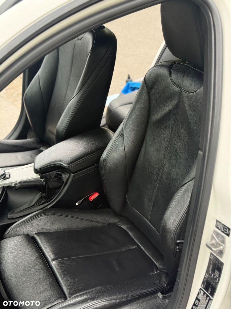 BMW Seria 3 328i xDrive - 38