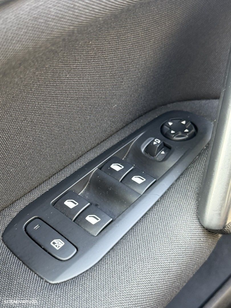 Peugeot 308 SW 1.2 PureTech Allure Full LED EAT8 - 32