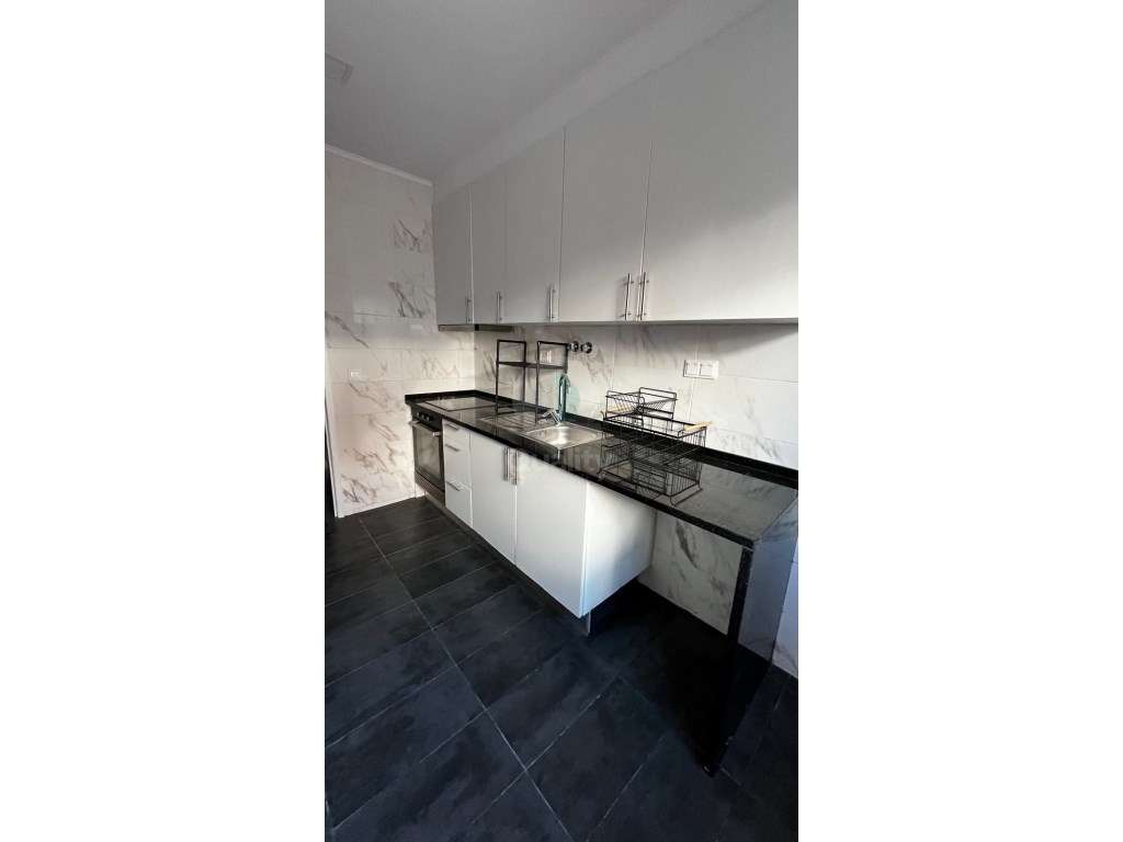 Apartamento T1+1 R/C com Logradouro e Churrasqueira - Grande imagem: 2/23