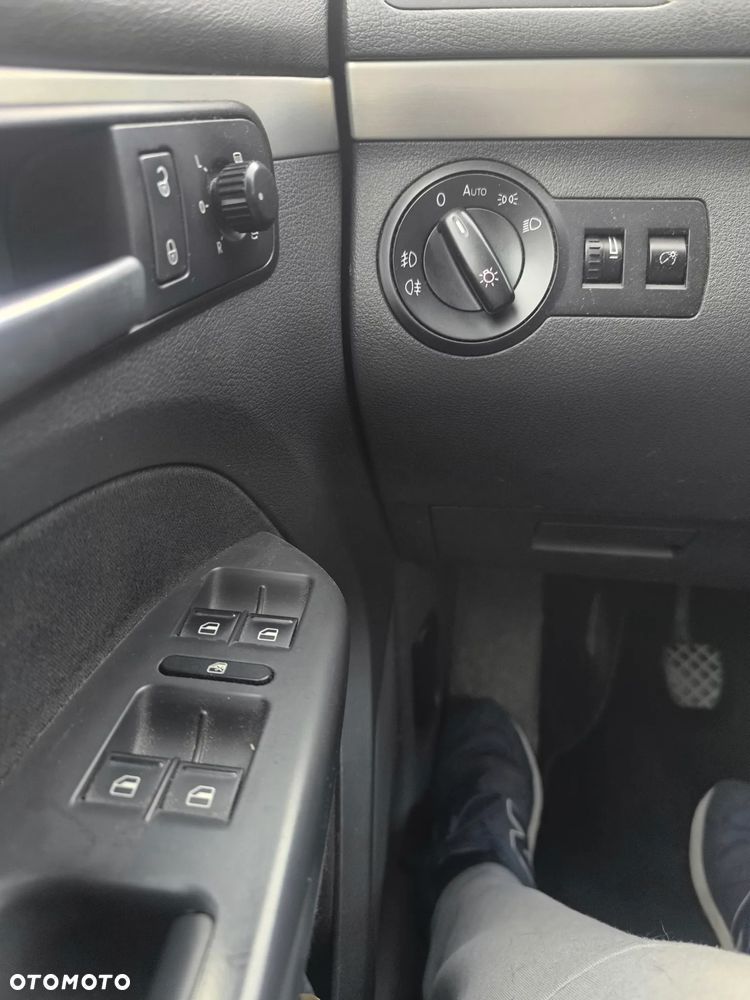 Volkswagen Touran 2.0 TDI DPF Trendline - 20